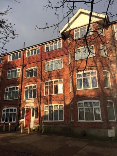 1 Bedroom Apartment To Rent In Barnfield Flats, SO19