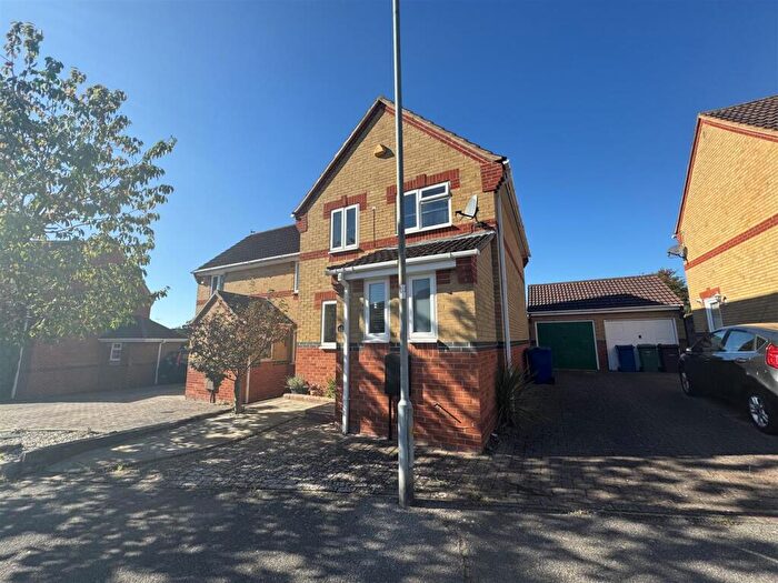 3 Bedroom Semi-Detached House For Sale In Camden Road, Chafford Hundred, RM16