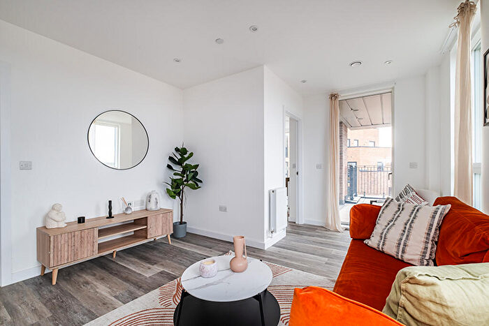 2 Bedroom Flat For Sale In Copeland Road, London, SE15