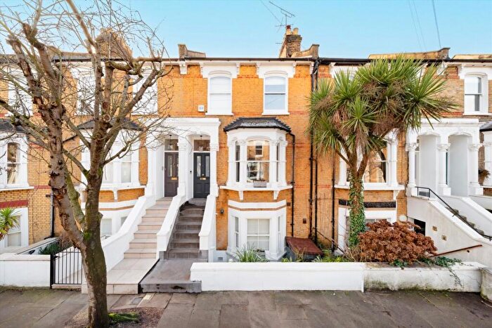 3 Bedroom House For Sale In Hugo Road, Tufnell Park, N19
