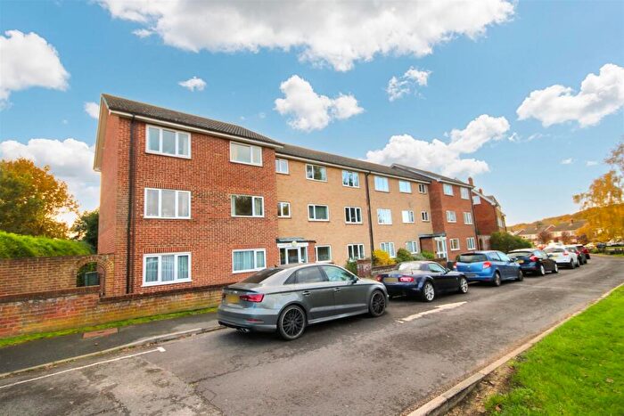 2 Bedroom Flat To Rent In Fairlands Avenue, Fairlands, GU3