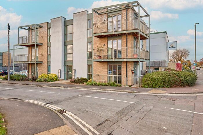 2 Bedroom Flat For Sale In Butlers Drive, Carterton, OX18