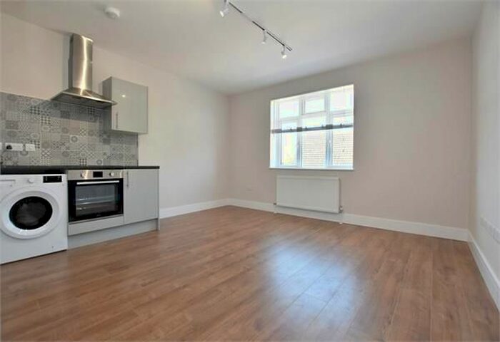 2 Bedroom Property To Rent In Langley Parade, Abbots Langley, Hertfordshire WD5