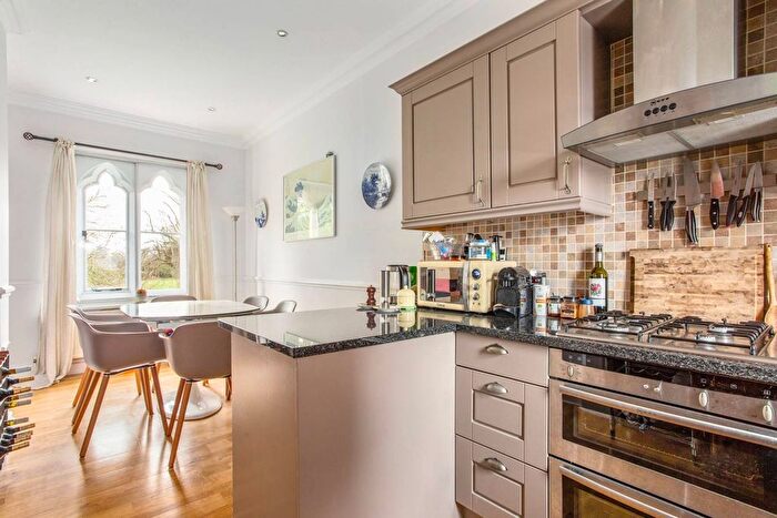 3 Bedroom Flat For Sale In Hatch Lane, Windsor, SL4