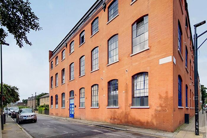 3 Bedroom Flat To Rent In Canonbury Heights East, Islington, London, N1