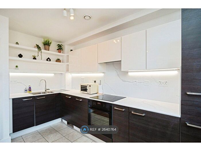 3 Bedroom Flat To Rent In Nelson Walk, London, E3