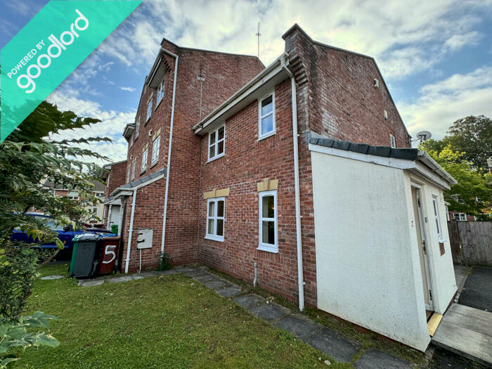 3 Bedroom Semi-Detached House To Rent In Woodacre, Manchester, M16