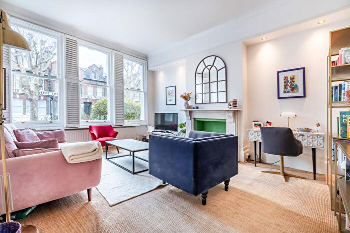 2 Bedroom Flat For Sale In Brondesbury Villas, London, NW6