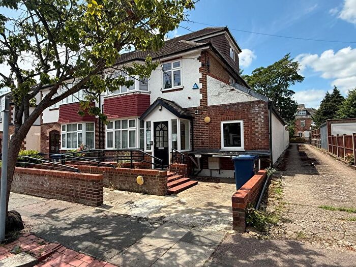 4 Bedroom Semi-detached House To Rent In London, N20