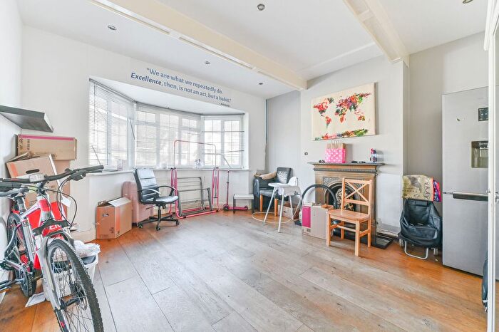 6 Bedroom End Of Terrace House For Sale In Groveland Avenue, Norbury, London, SW16