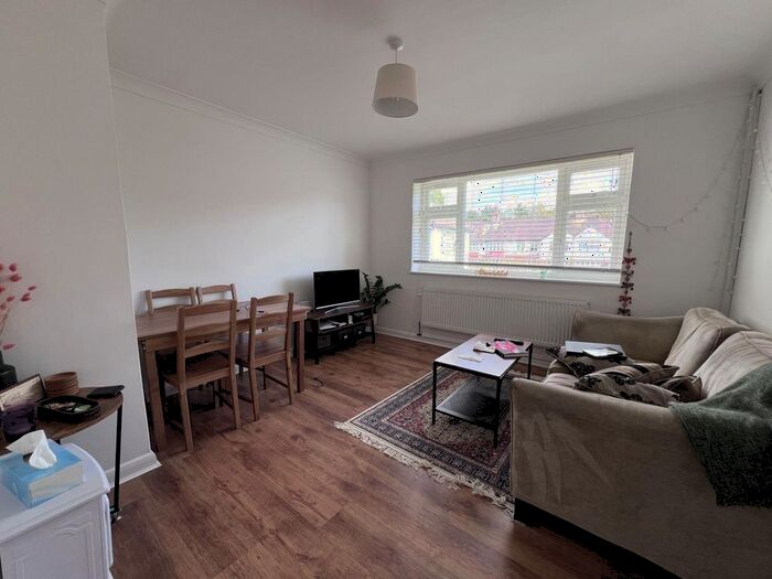 2 Bedroom Flat To Rent In Whytecliffe Road North, Purley, CR8