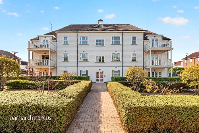 2 Bedroom Apartment For Sale In Beaumont Drive, Worcester Park, KT4
