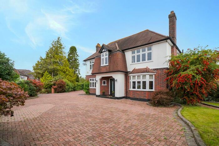 4 Bedroom Detached House To Rent In Cumberland Drive, Hinchley Wood, KT10