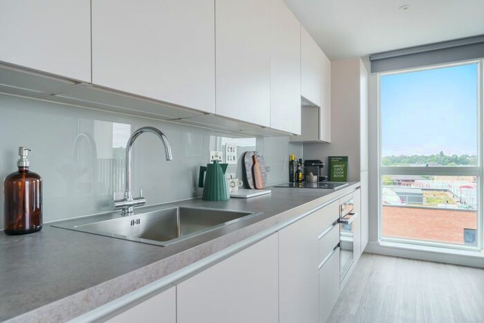 1 Bedroom Flat To Rent In High Street, Redhill, RH1