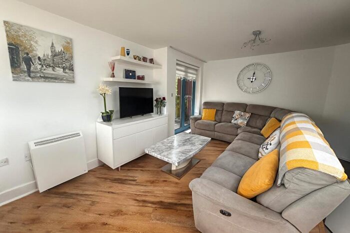 2 Bedroom Flat To Rent In Sturlas Way, Waltham Cross, EN8