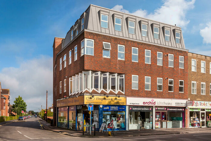 1 Bedroom Apartment To Rent In Lumley Road, RH6