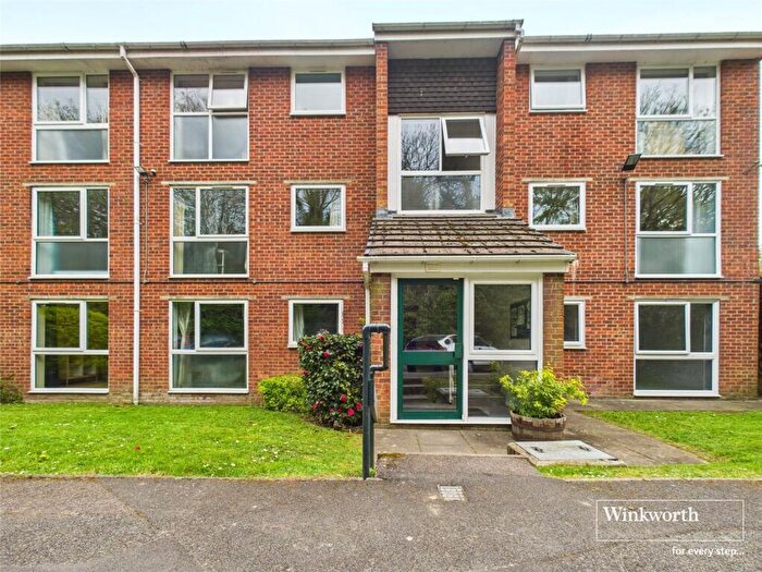 2 Bedroom Apartment For Sale In Southcote Road, Reading, Berkshire, RG30