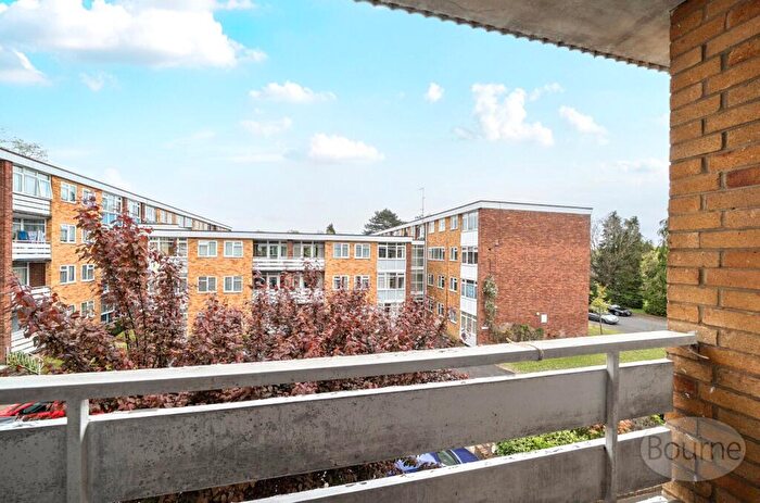 2 Bedroom Apartment For Sale In Radstone Court, Woking, Surrey, GU22