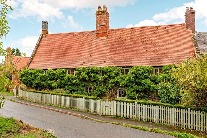 4 Bedroom Detached House For Sale In Wardington, Oxfordshire, OX17