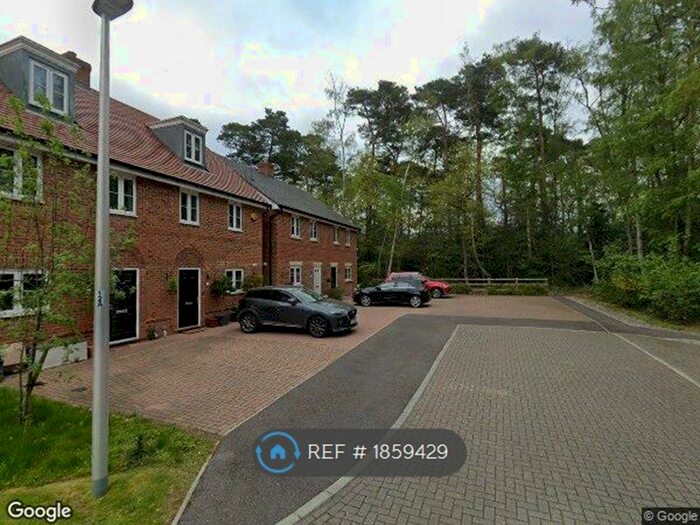 2 Bedroom Semi-Detached House To Rent In Dashers Close, Crowthorne, RG45