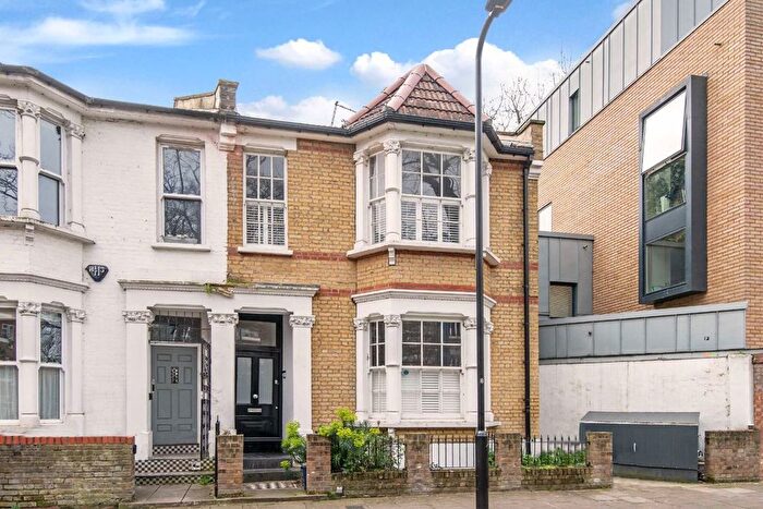 2 Bedroom Maisonette To Rent In St. Thomas's Square, London, E9