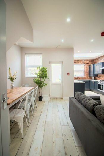 7 Bedroom Flat To Rent In Portman Road, Liverpool, L15