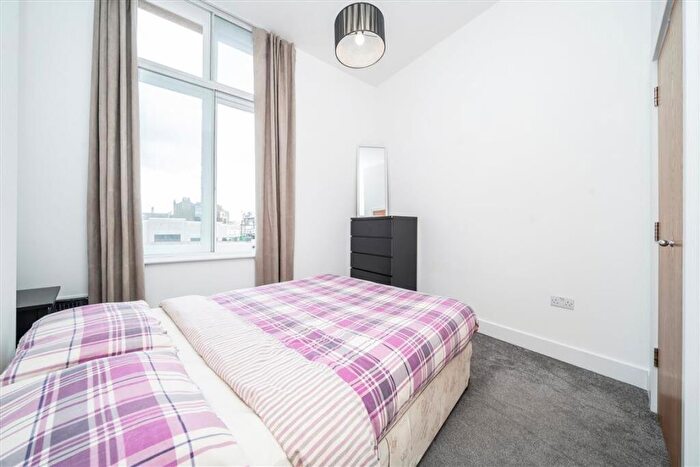 3 Bedroom Flat For Sale In Commercial Road, Limehouse, E1