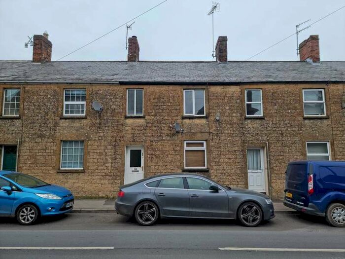 3 Bedroom Terraced House To Rent In South Street, Crewkerne, TA18