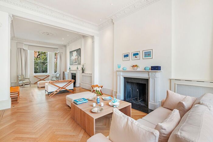 5 Bedroom Town House To Rent In Brunswick Gardens, Kensington, London, W8
