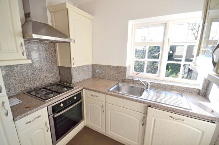2 Bedroom Apartment To Rent In Neale Close, Hampstead Garden Suburb, N2