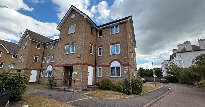 2 Bedroom Flat For Sale In Flat The Pavilions, Cambridge Road, Southend On Sea, Essex, SS1