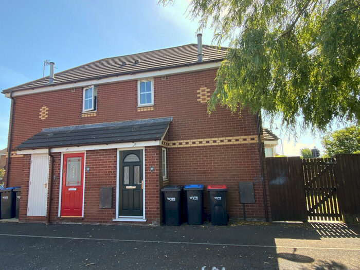 2 Bedroom End Of Terrace House To Rent In Bayside, Fleetwood, Lancashire, FY7