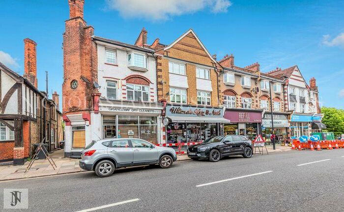 2 Bedroom Flat To Rent In The Grangeway, Grange Park, London, N21