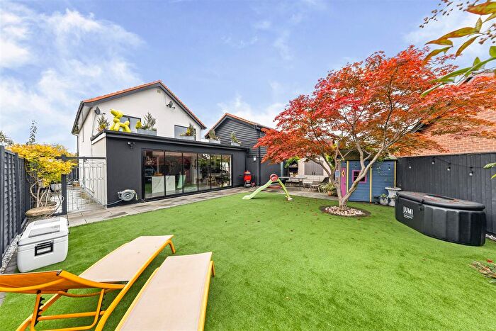 5 Bedroom Detached House For Sale In Milesmere, Two Mile Ash, Milton Keynes, MK8