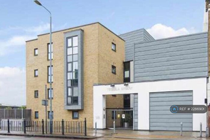 2 Bedroom Flat To Rent In Commercial Road, London, E14