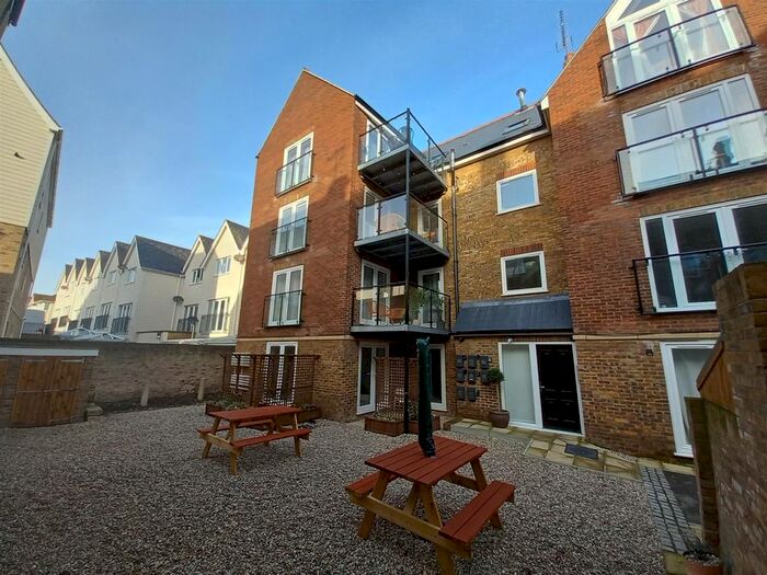 2 Bedroom Flat To Rent In St. Marys Road, Broadstairs, CT10