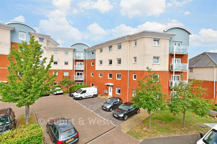 2 Bedroom Flat For Sale In Burrage Road, Redhill, Surrey, RH1