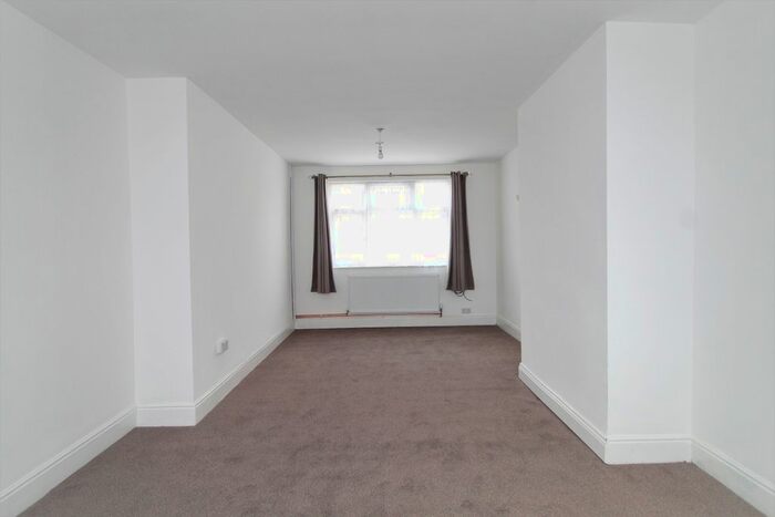 3 Bedroom Semi-Detached House To Rent In Commonwealth Avenue, Hayes, UB3