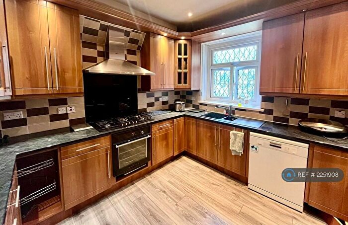 4 Bedroom Flat To Rent In Hainault Road, London, E11