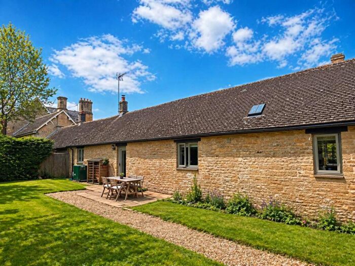 2 Bedroom Barn Conversion For Sale In Lyneham Farm Cottages, Lyneham, OX7