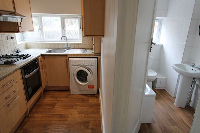 2 Bedroom Flat To Rent In Deer Park Gardens, Mitcham, CR4