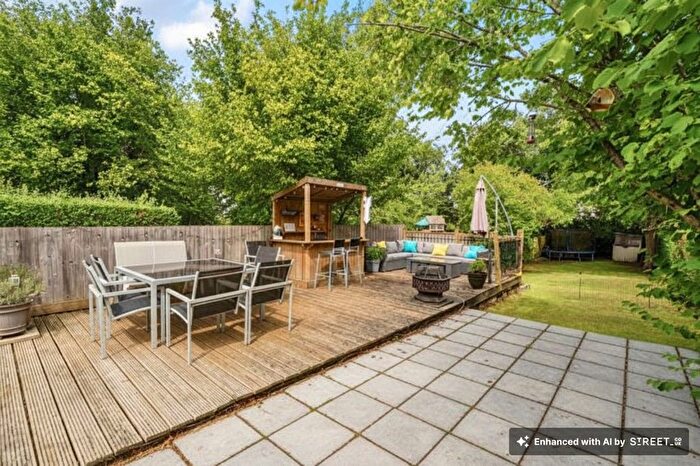 3 Bedroom Semi-detached House For Sale In Hillcroft Crescent, Watford, WD19