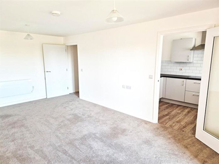 1 Bedroom Flat For Sale In - High Street, Rainham, Gillingham, ME8