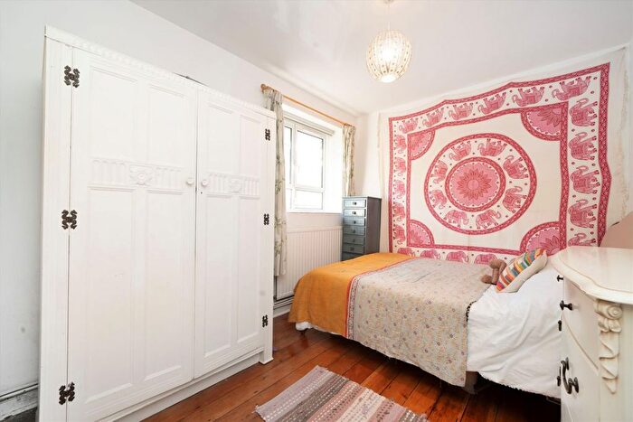 2 Bedroom Flat For Sale In White City Estate, Shepherds Bush, W12