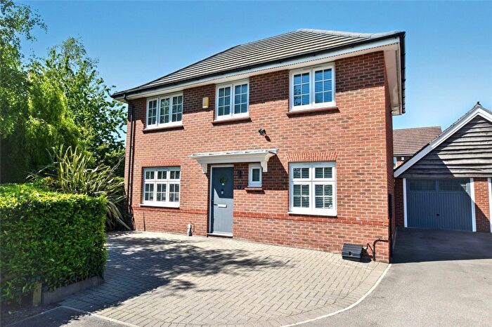 3 Bedroom Detached House For Sale In Sandringham Drive, Tingley, Wakefield, West Yorkshire, WF3