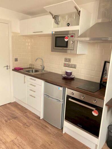 1 Bedroom Apartment To Rent In (Studio) Helmdon Road, Leicester, LE2