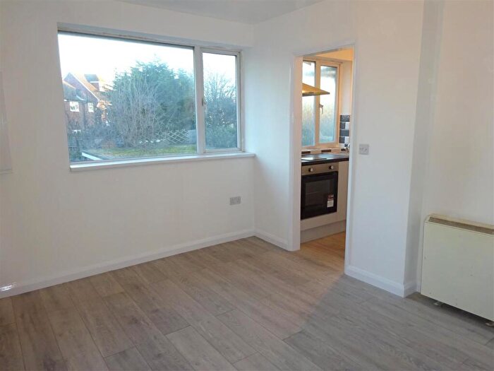 Studio To Rent In High Street, Strood, ME2