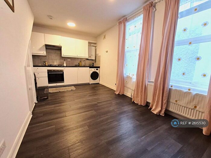 1 Bedroom Flat To Rent In Streatham Road, Mitcham, CR4