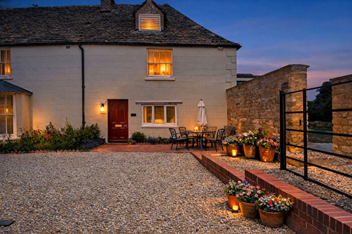 2 Bedroom Flat To Rent In Oak Farm, Burderop Estate, SN4