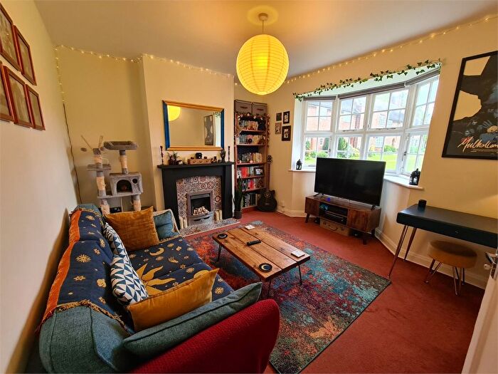 1 Bedroom Maisonette To Rent In Hill Top, Hampstead Garden Suburb, NW11